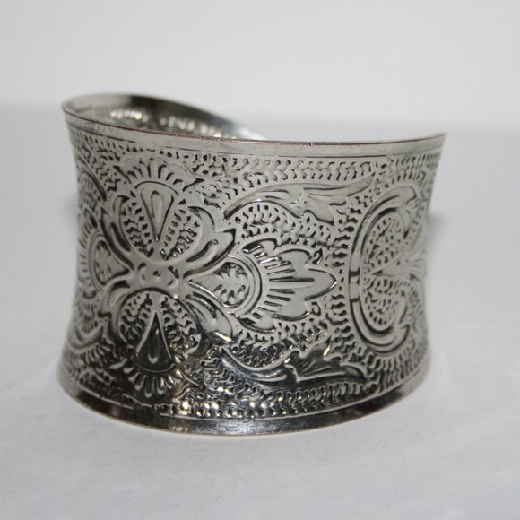 Vintagejelyfish Jewelry - Beautiful silver flower cuff bracelet